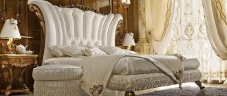 Красивая кровать в спальне стиля барокко